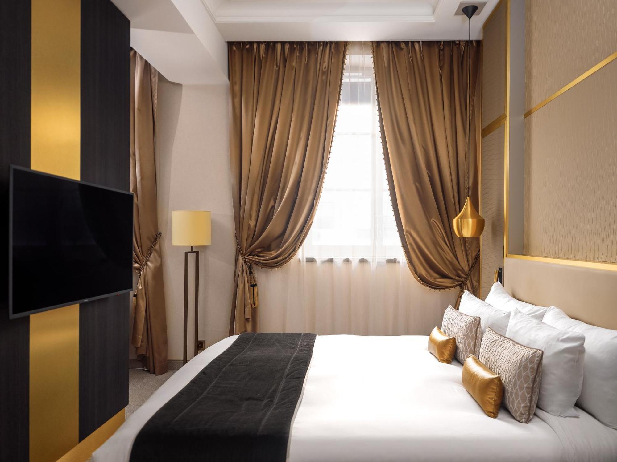 Niepce Paris, Curio Collection By Hilton Hotel