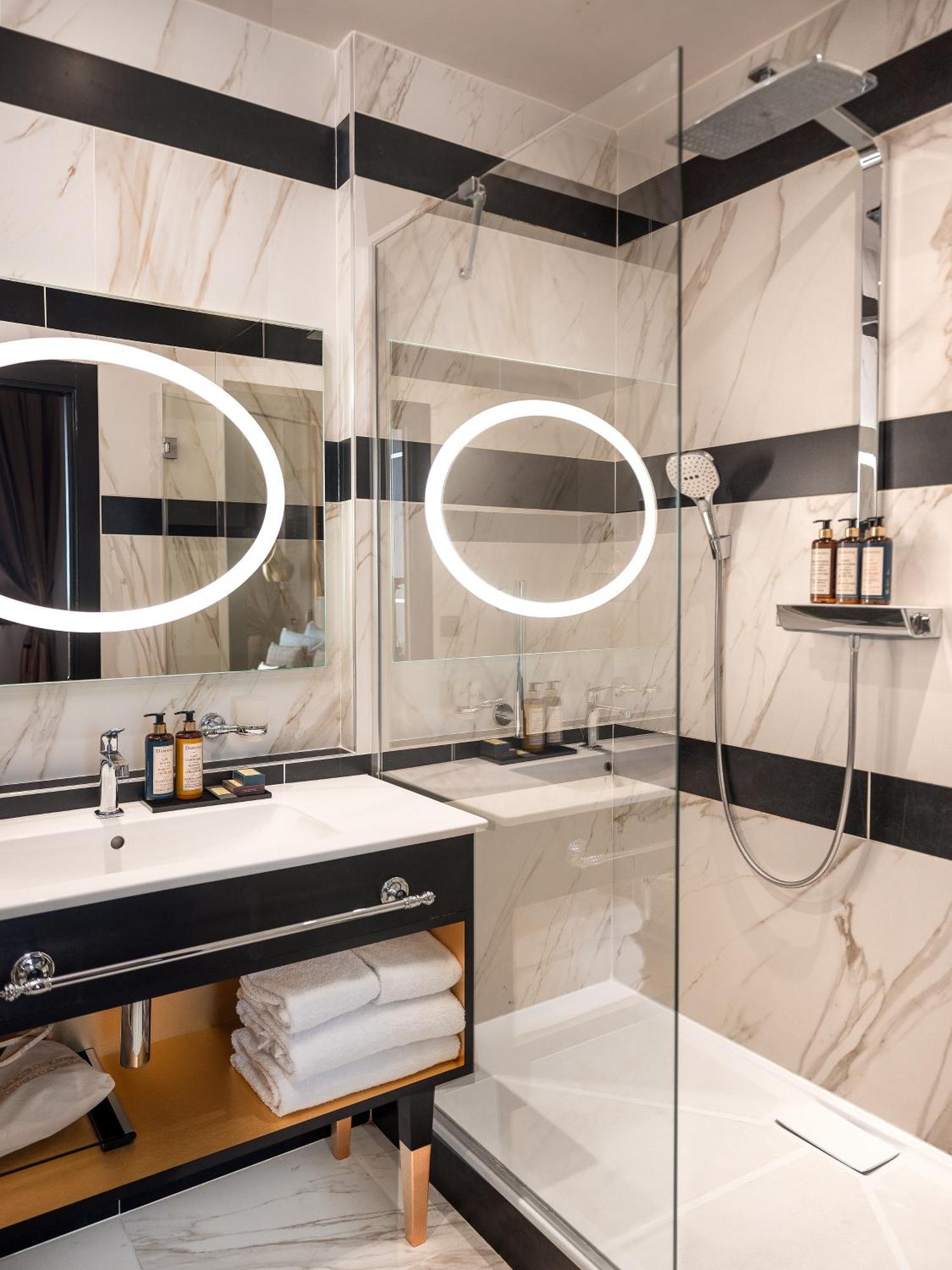Hotel Niepce Paris, Curio Collection By Hilton