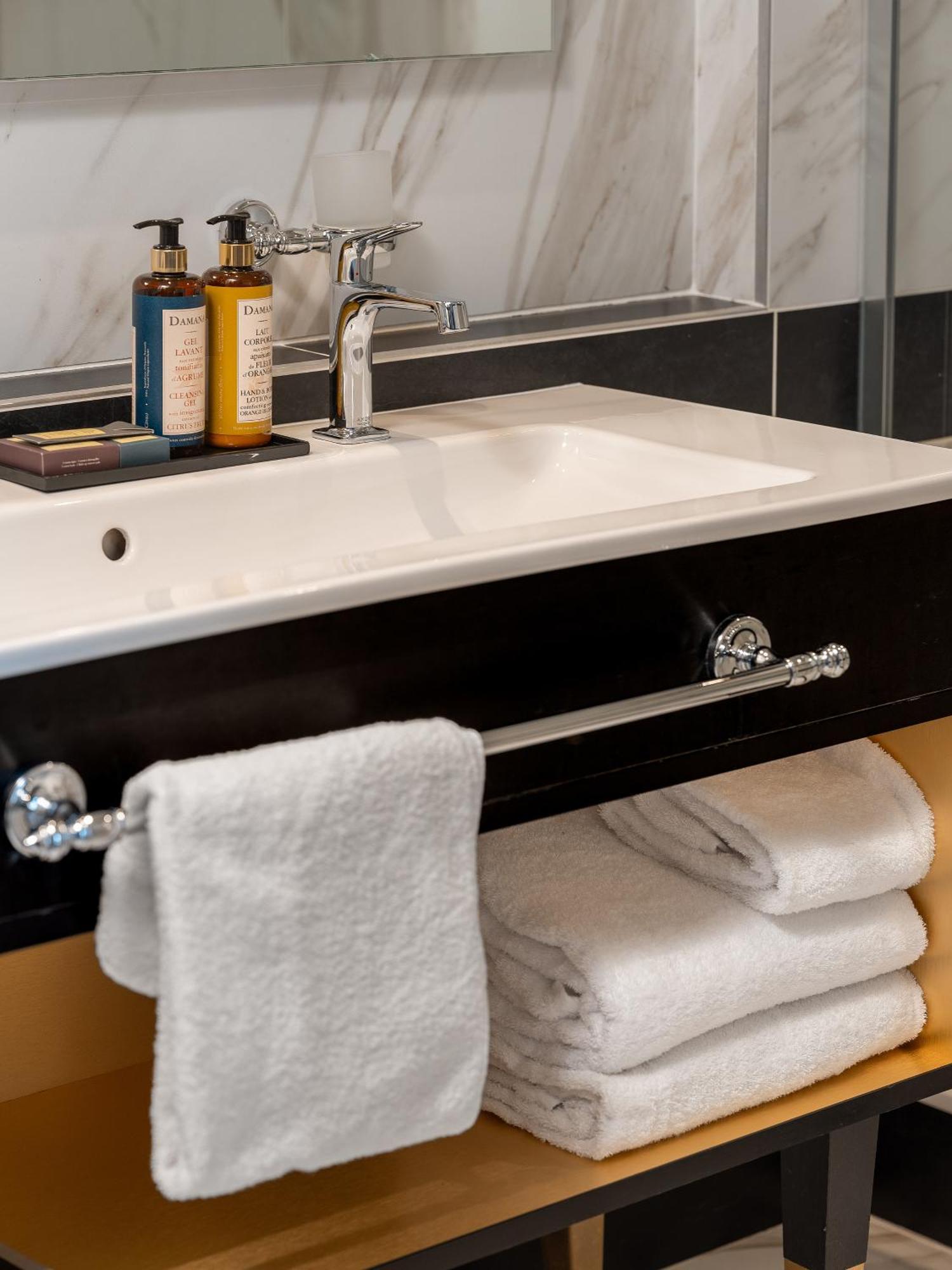Niepce Paris, Curio Collection By Hilton 4* Paris
