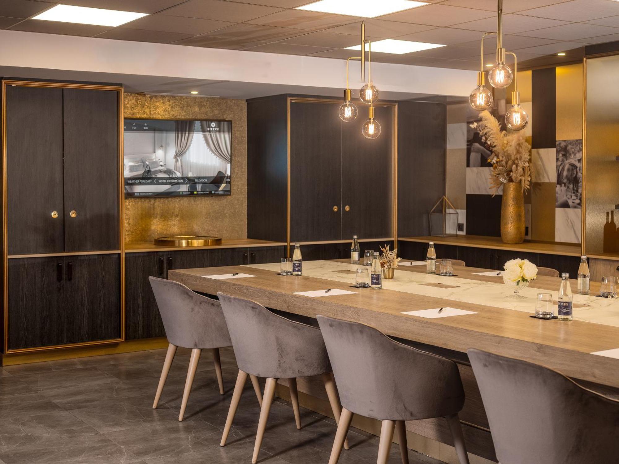 Hotel Niepce Paris, Curio Collection By Hilton