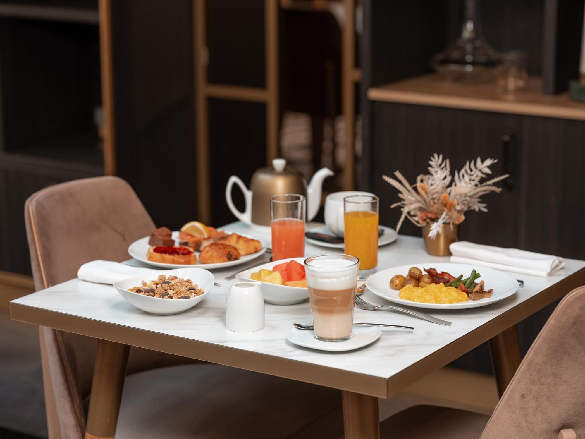 Hotel Niepce Paris, Curio Collection By Hilton