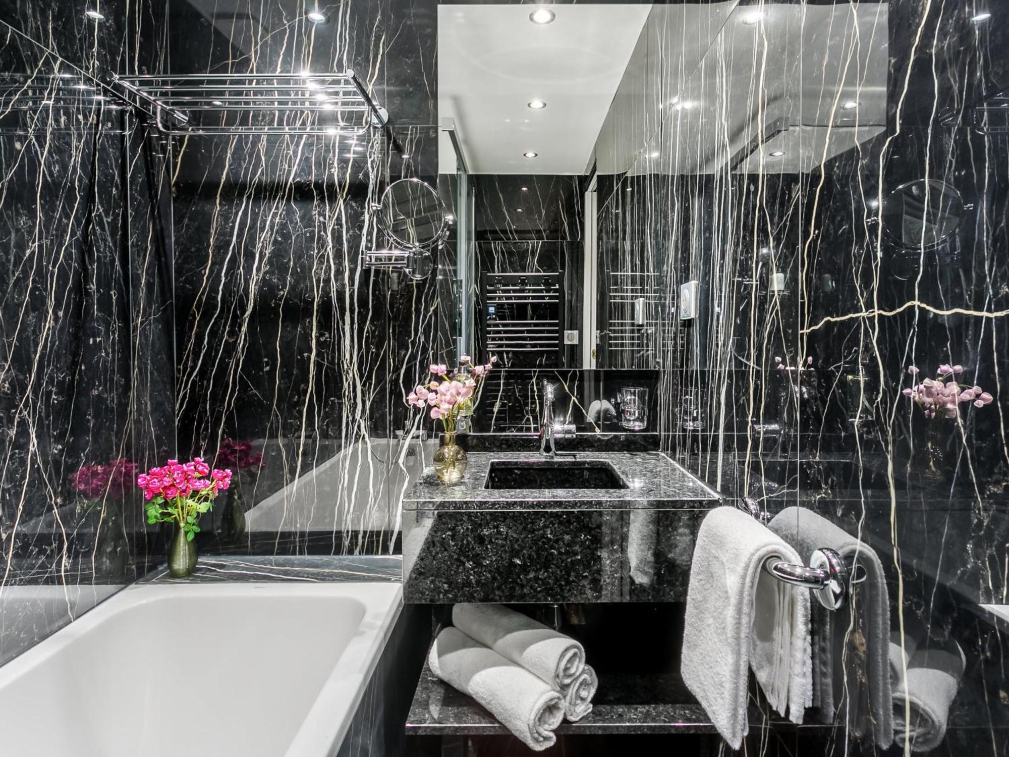 Luxury 3 Bedroom 2 Bathroom Palace - Ac - Louvre *