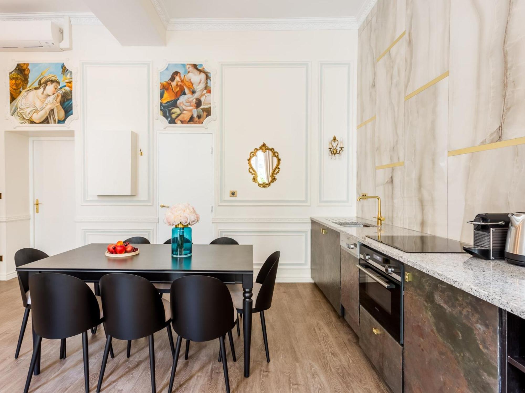Luxury 3 Bedroom 2 Bathroom Palace - Ac - Louvre