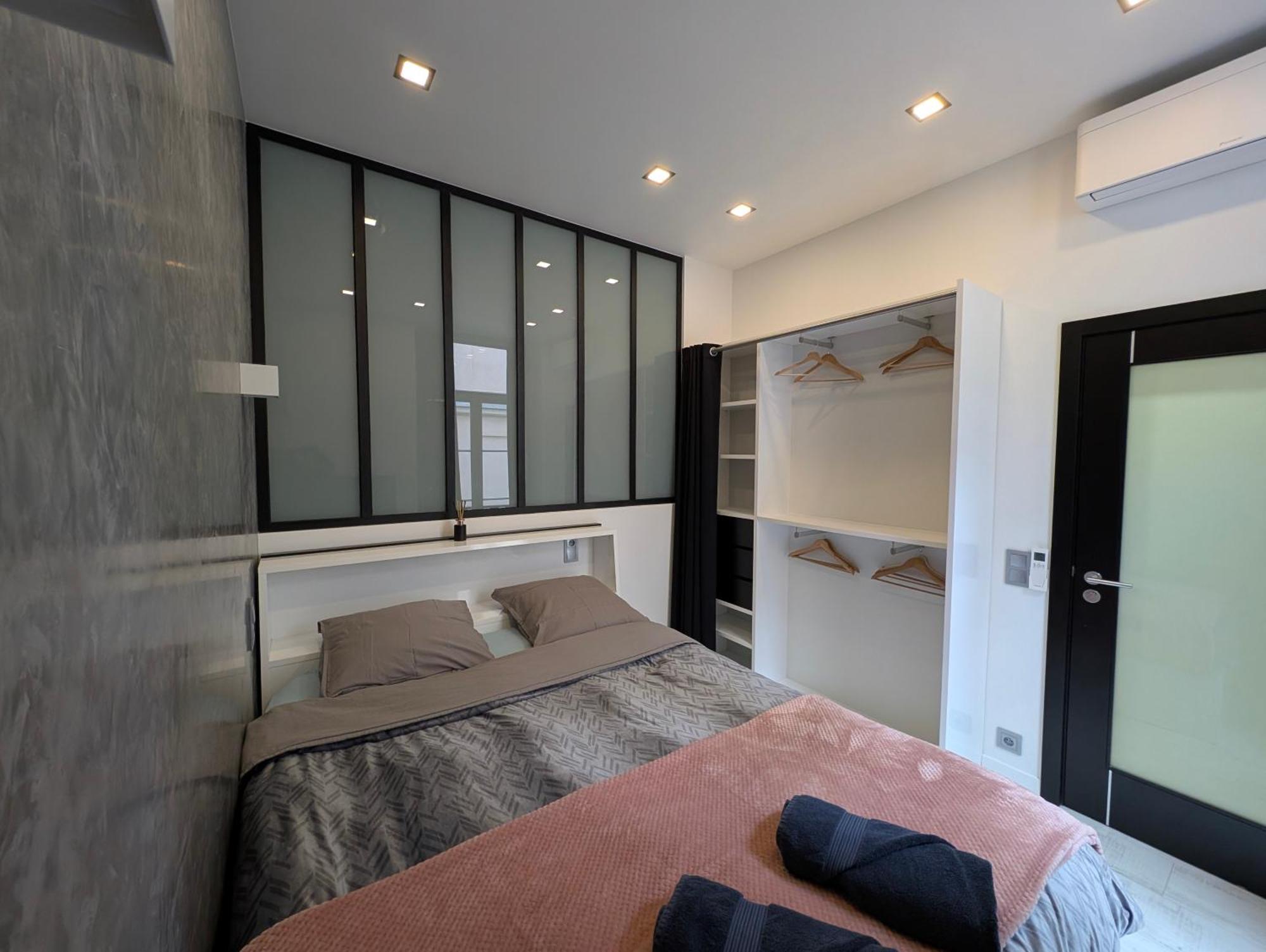 3 * Paris