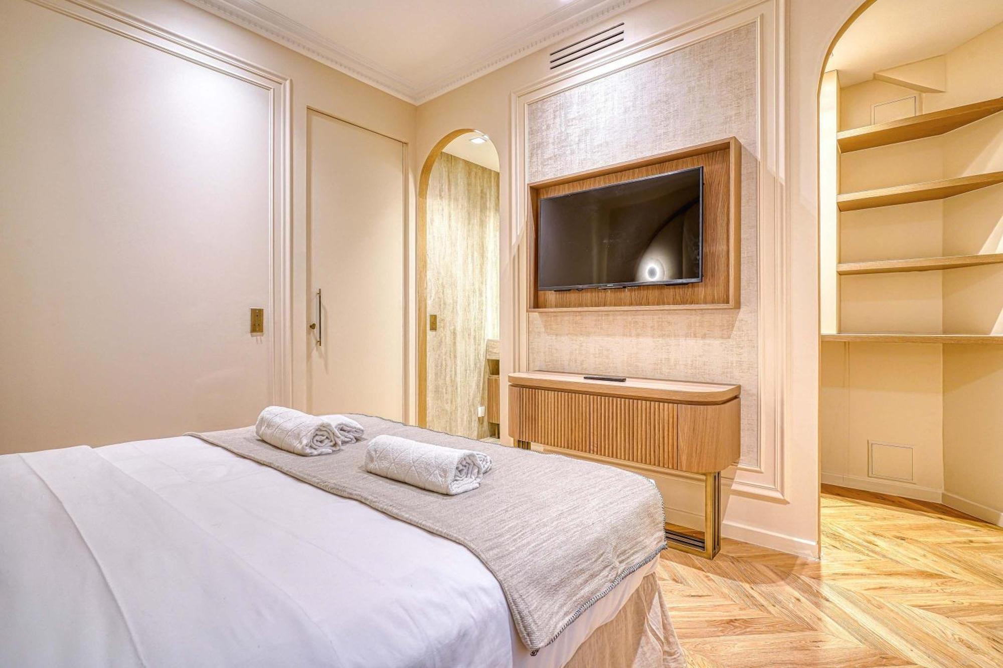 Apartment Sumptuous Opera Vendome By Studioprestige