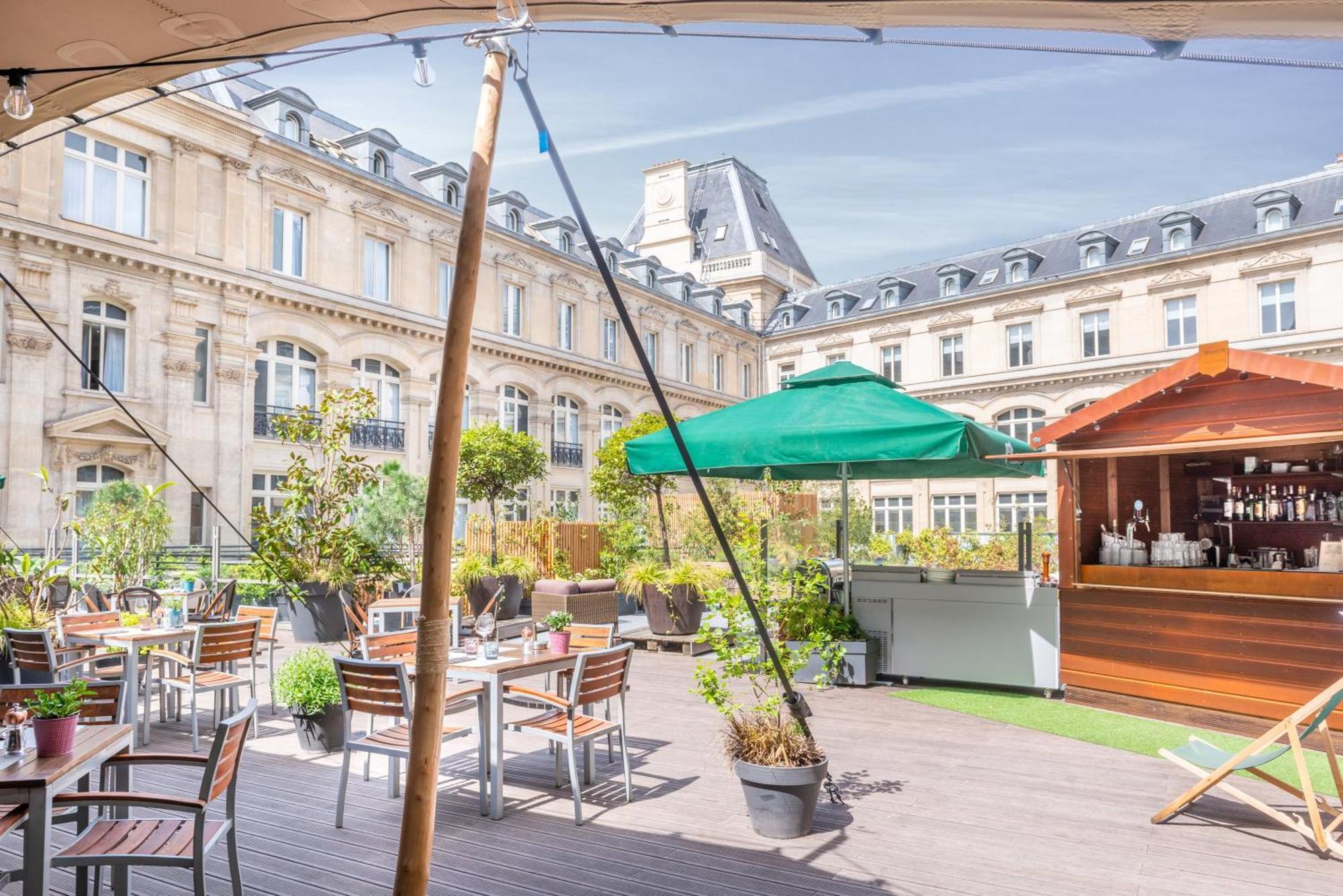 Hotel Crowne Plaza Republique By Ihg 4*