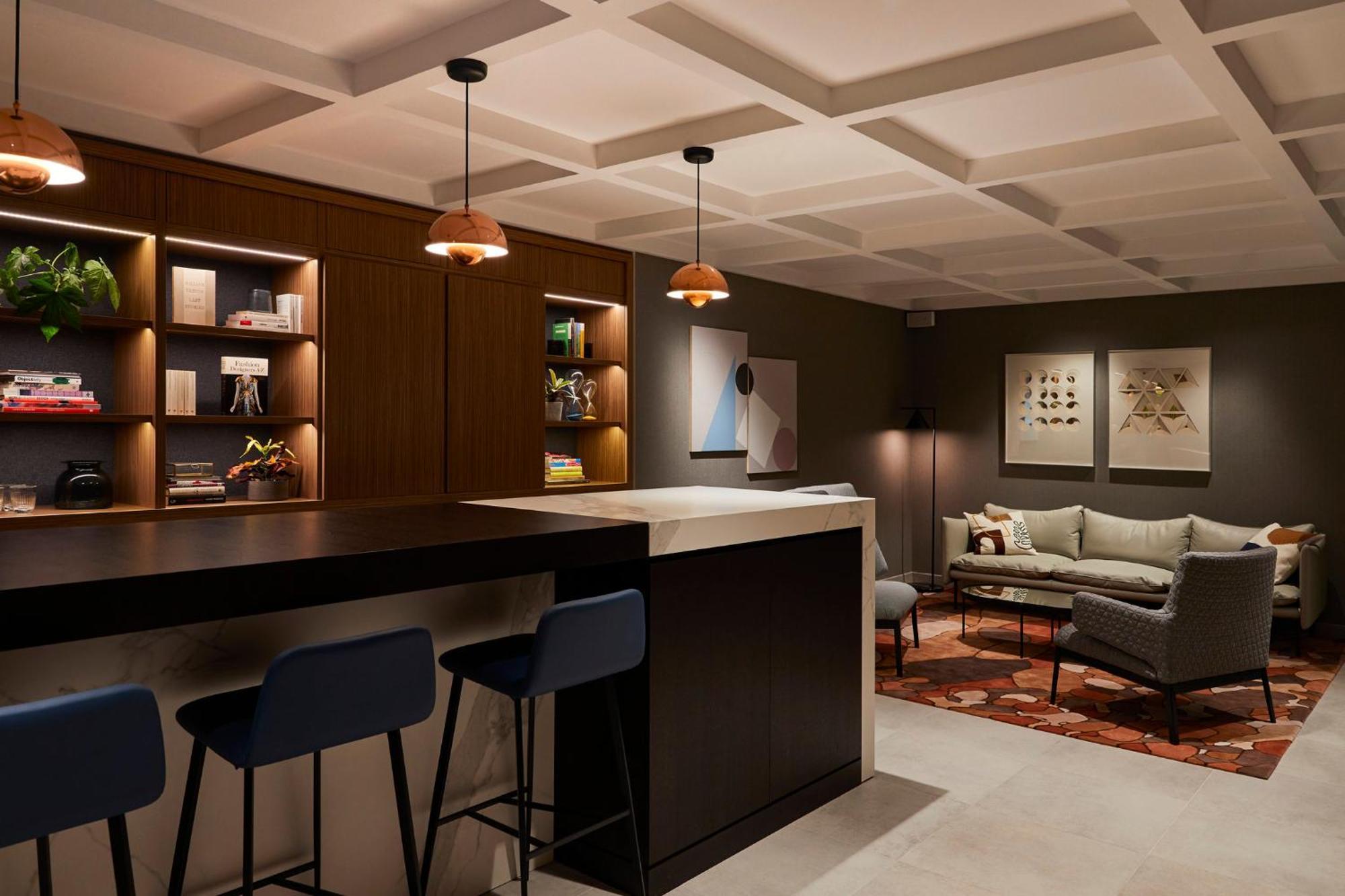 Crowne Plaza Republique By Ihg 4*