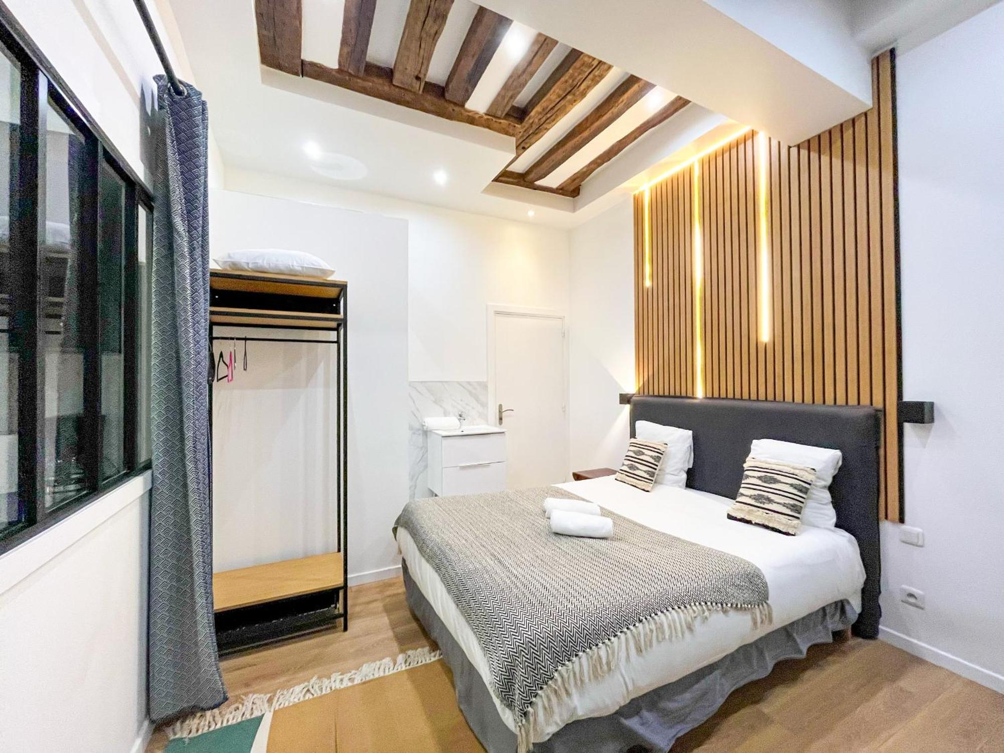Urban Flat 67 - Spacious Parisian Flat In