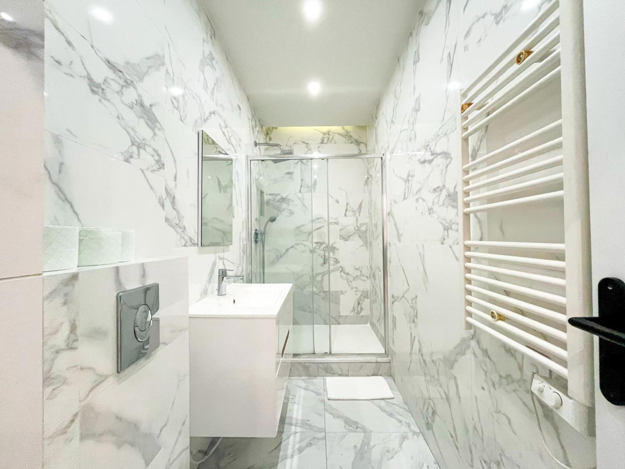 Urban Flat 67 - Spacious Parisian Flat In *