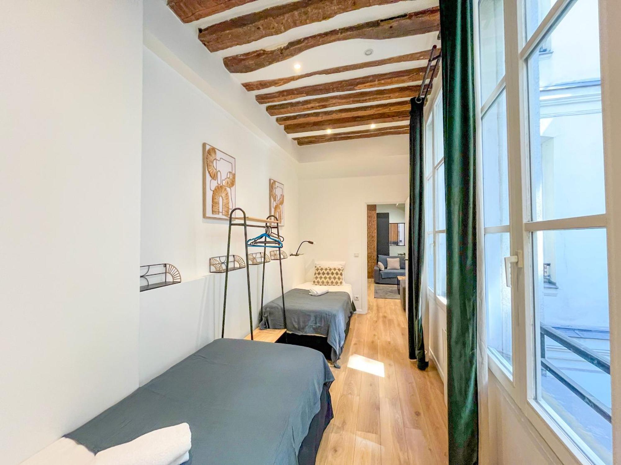 Urban Flat 67 - Spacious Parisian Flat In * Paris