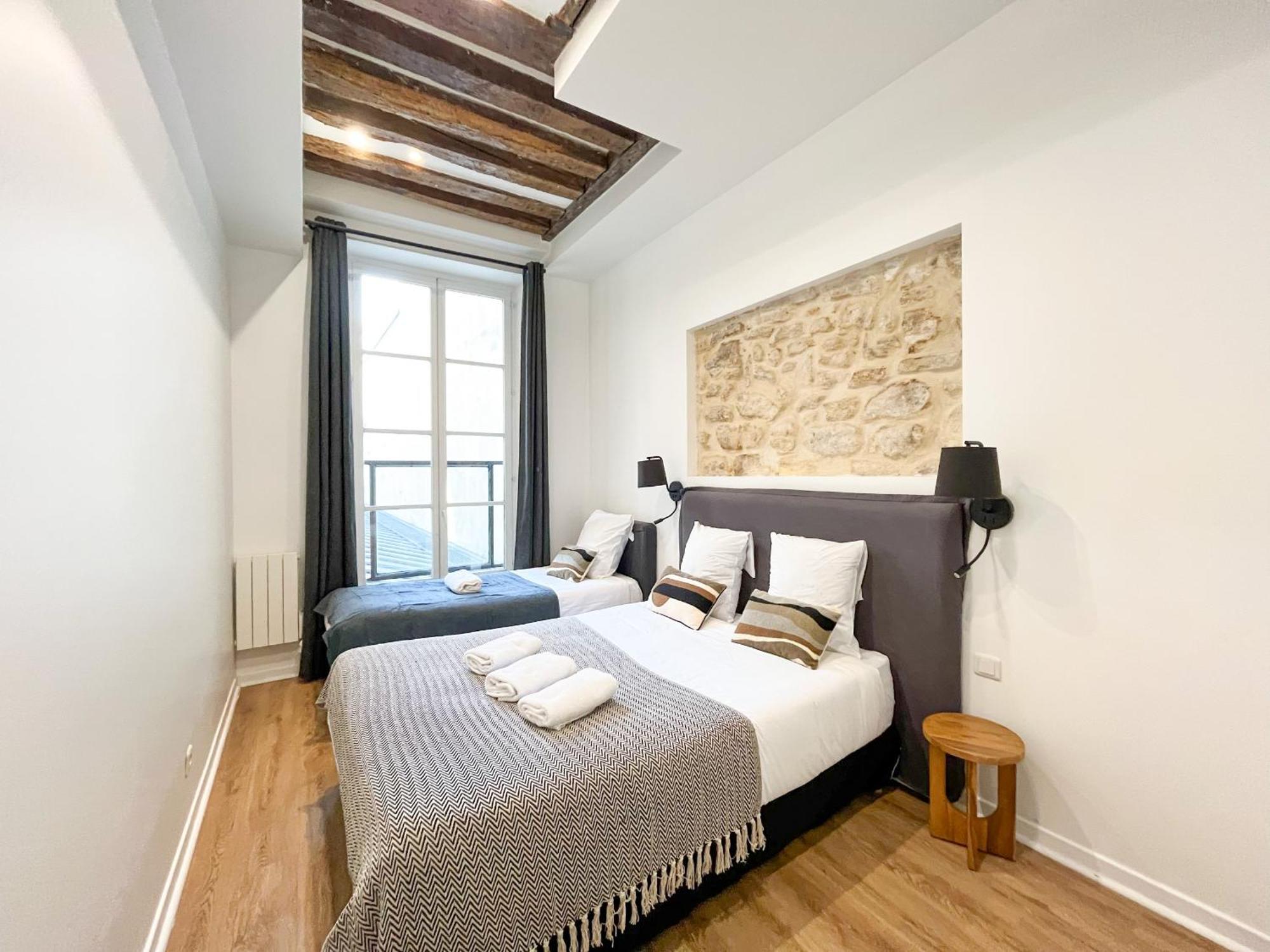 Urban Flat 67 - Spacious Parisian Flat In Apartment