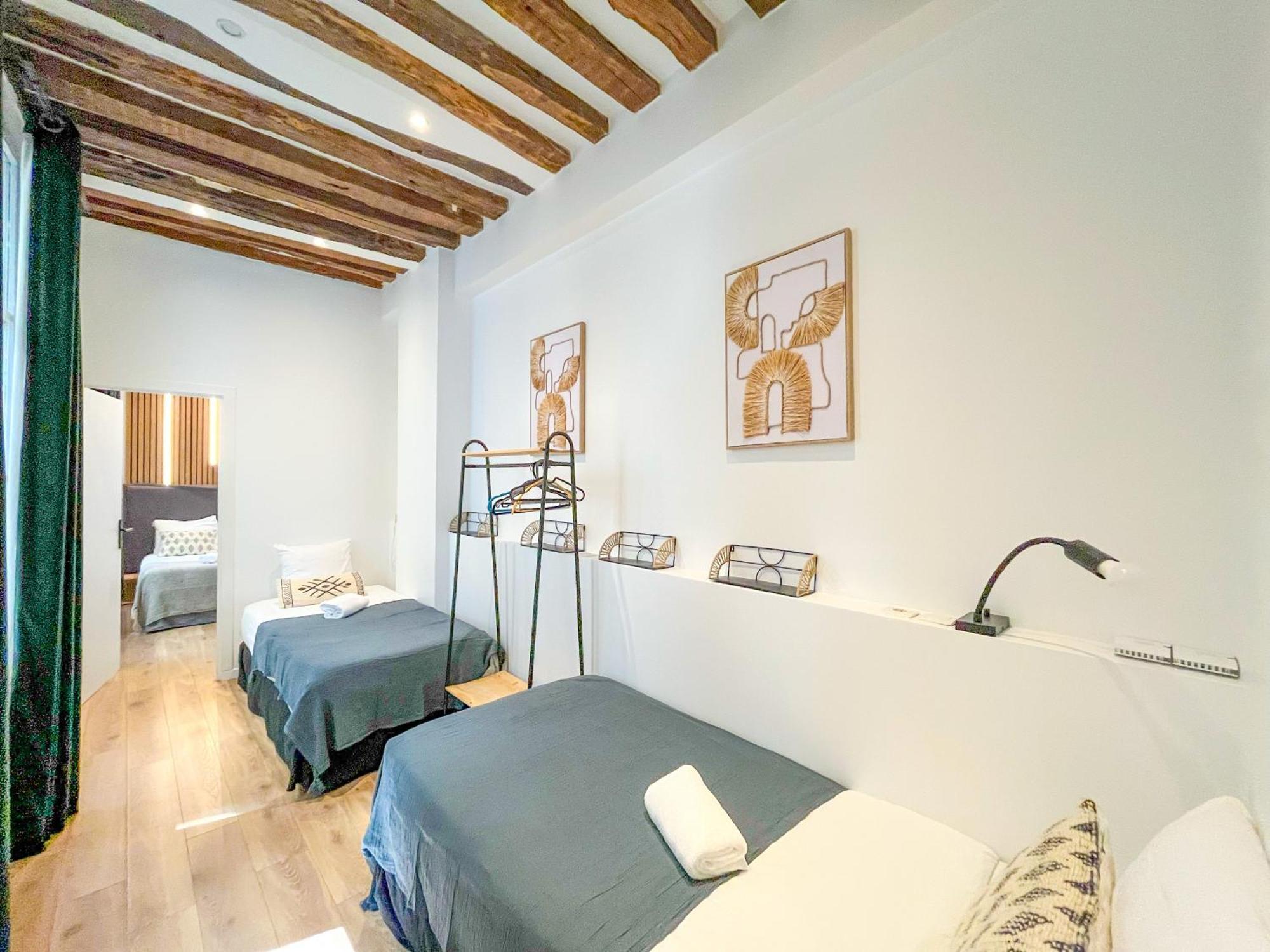 Urban Flat 67 - Spacious Parisian Flat In * Paris