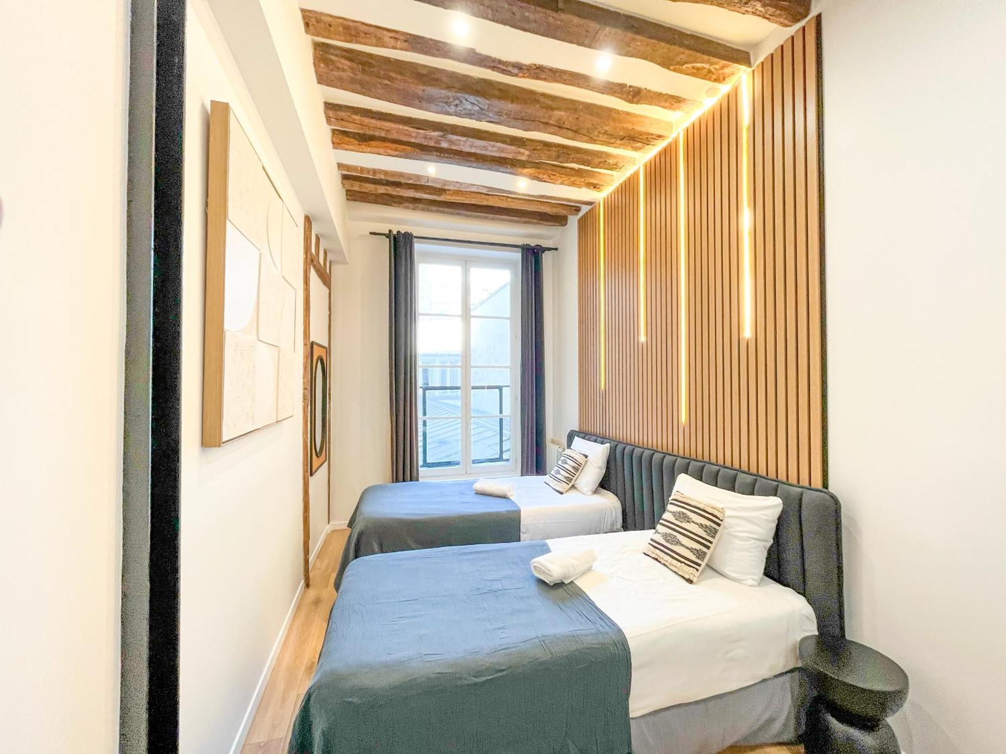 Urban Flat 67 - Spacious Parisian Flat In