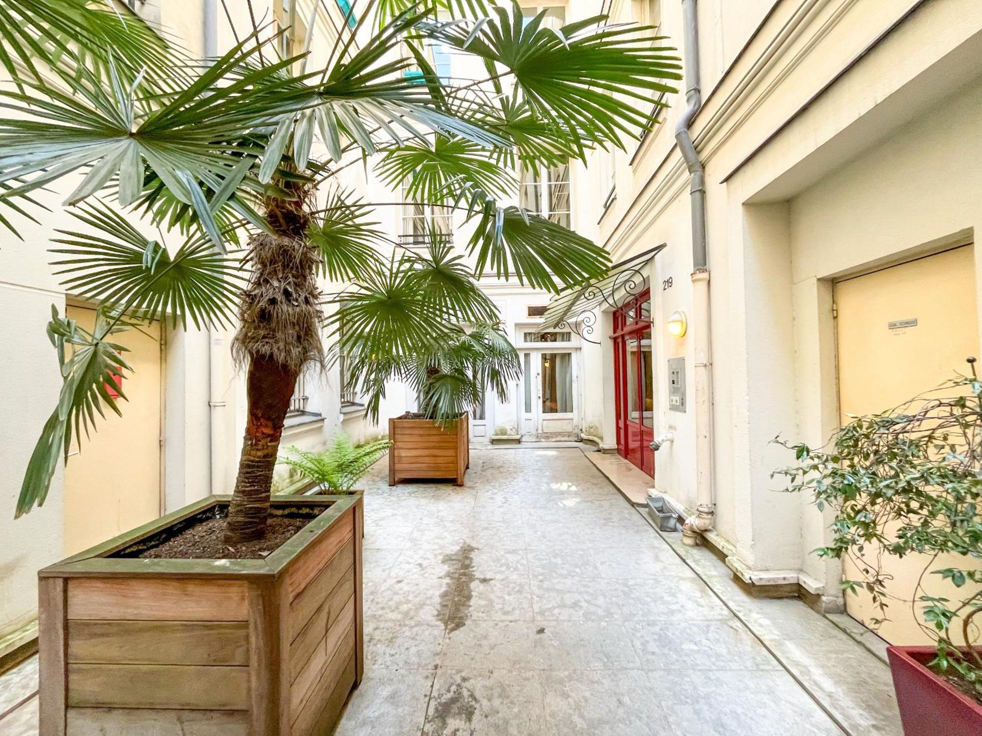 Urban Flat 67 - Spacious Parisian Flat In *