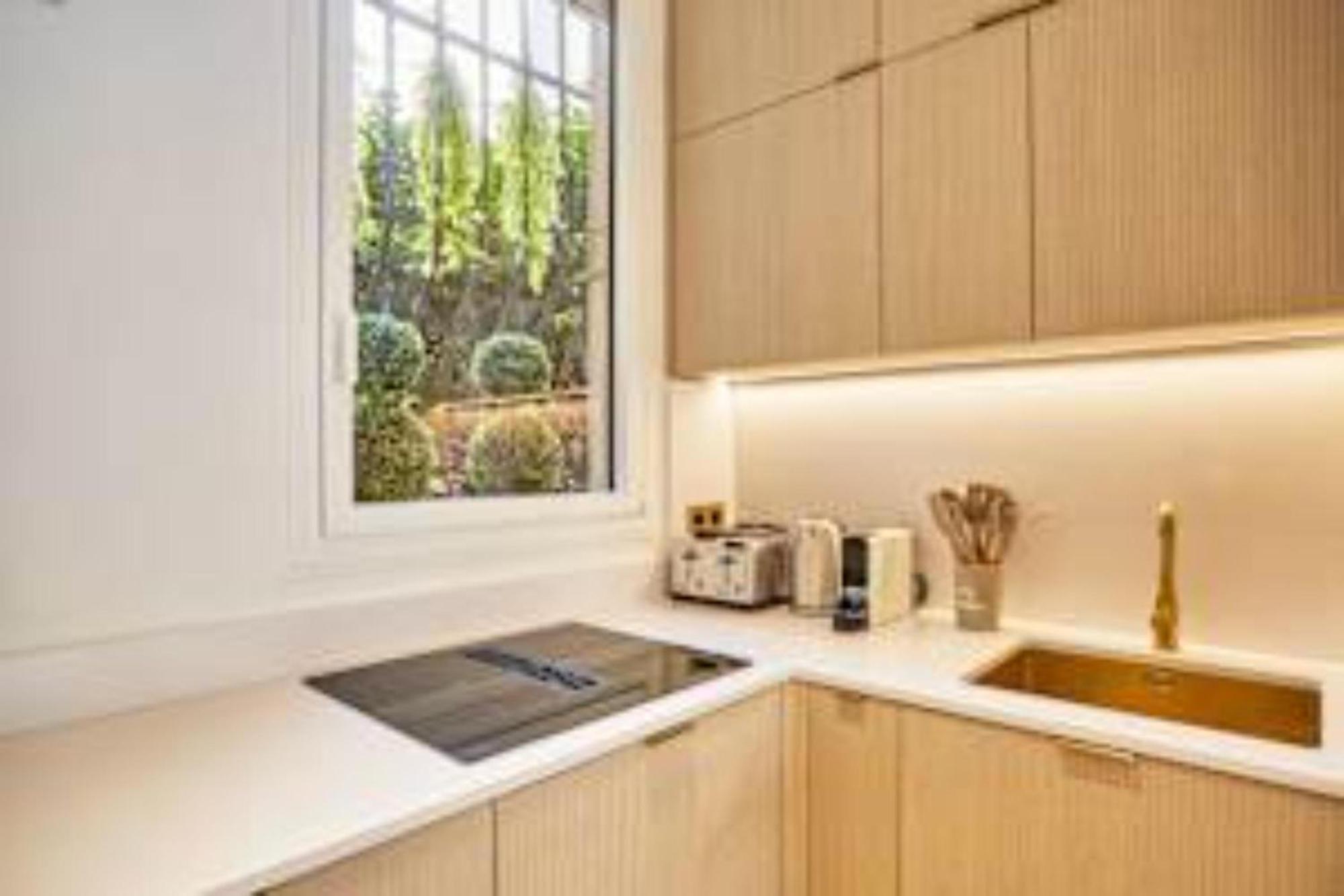 Sumptuous With Garden Arc De Triomphe Apartment *