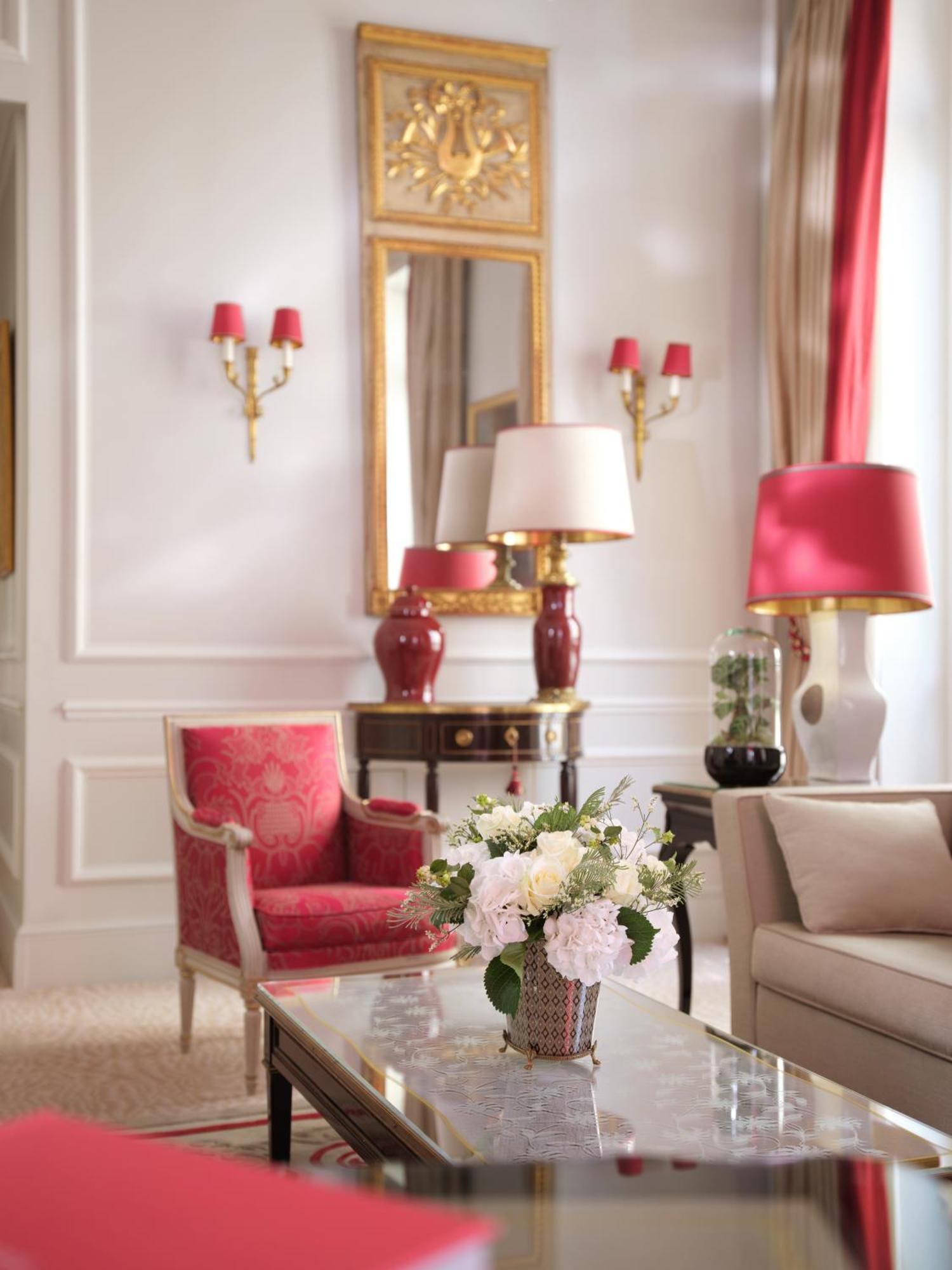 Plaza Athenee - Dorchester Collection Hotel