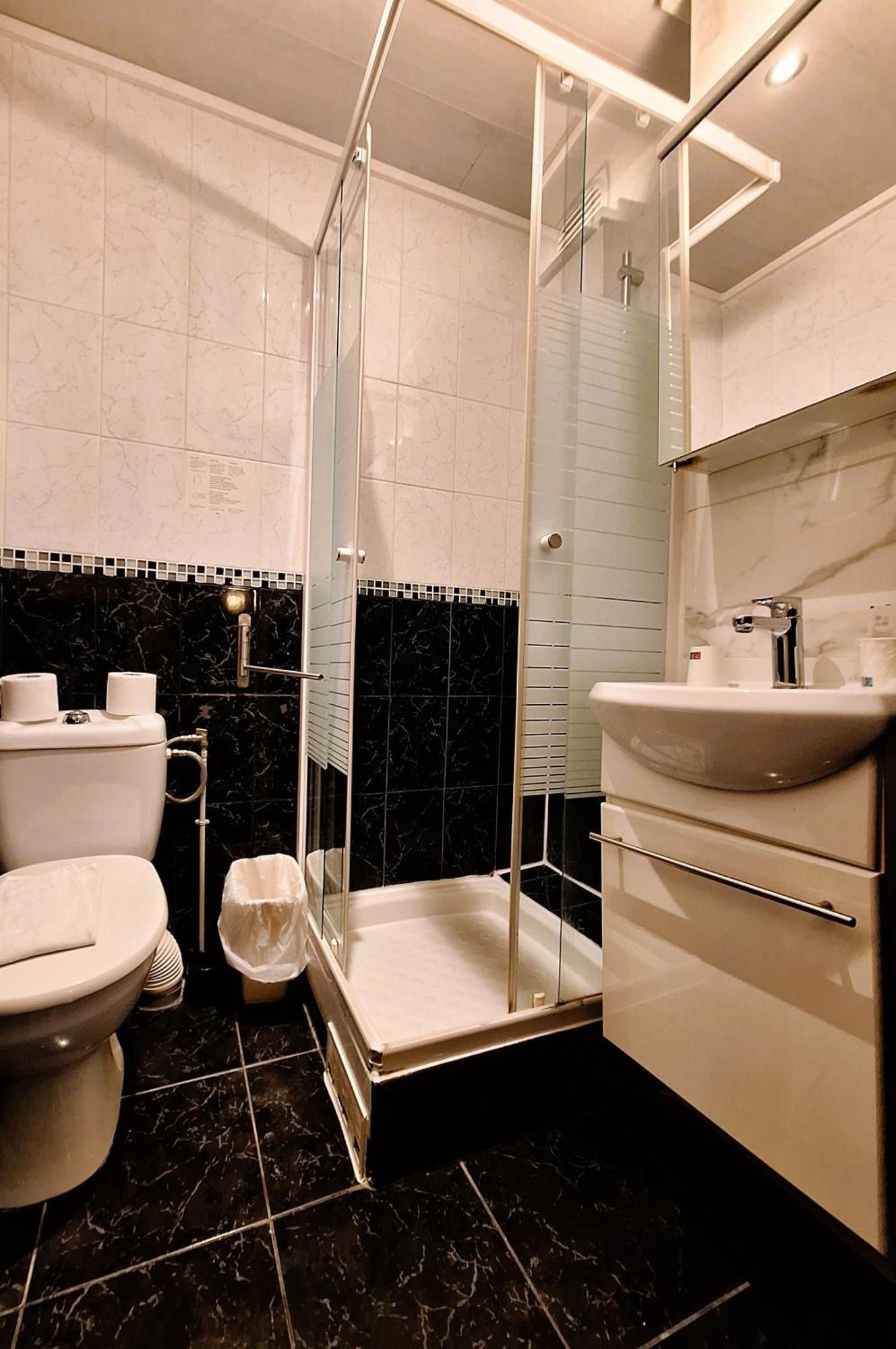 Hotel Hipotel Gambetta Republique Paris