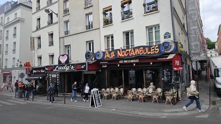 Apartment Pigalle Montmartre De 25 M2 - 2 Minutes De La Station Metro Pigalle - 2 Lits Simples Type Gigogne Pour 2 Personnes - Quartier Hypertouristique - Cabaret Moulin Rouge A 200 M, Cafe Aux Noctambules ,cabaret Chez Michou-restaurants-saunas