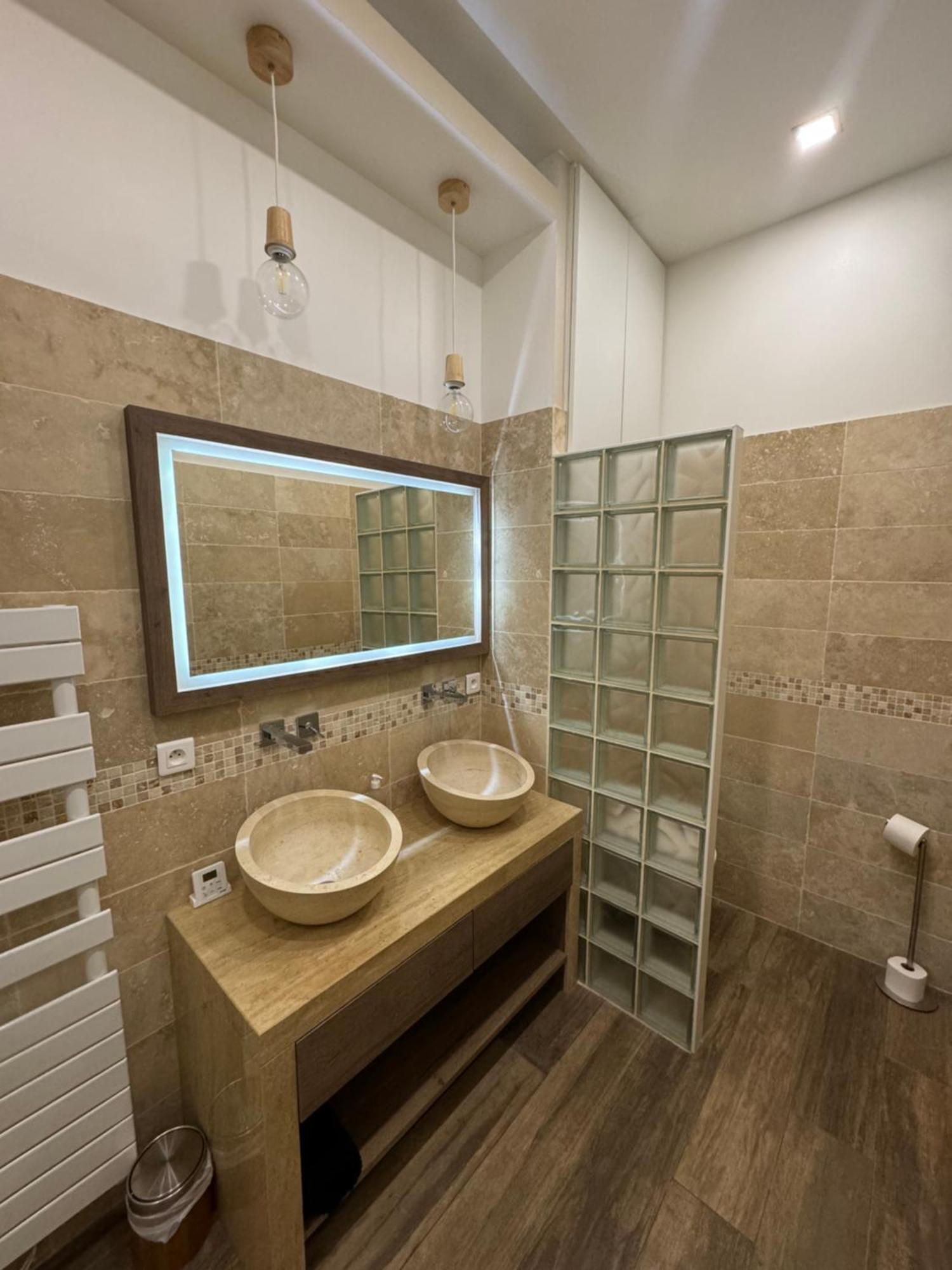 3 * Paris