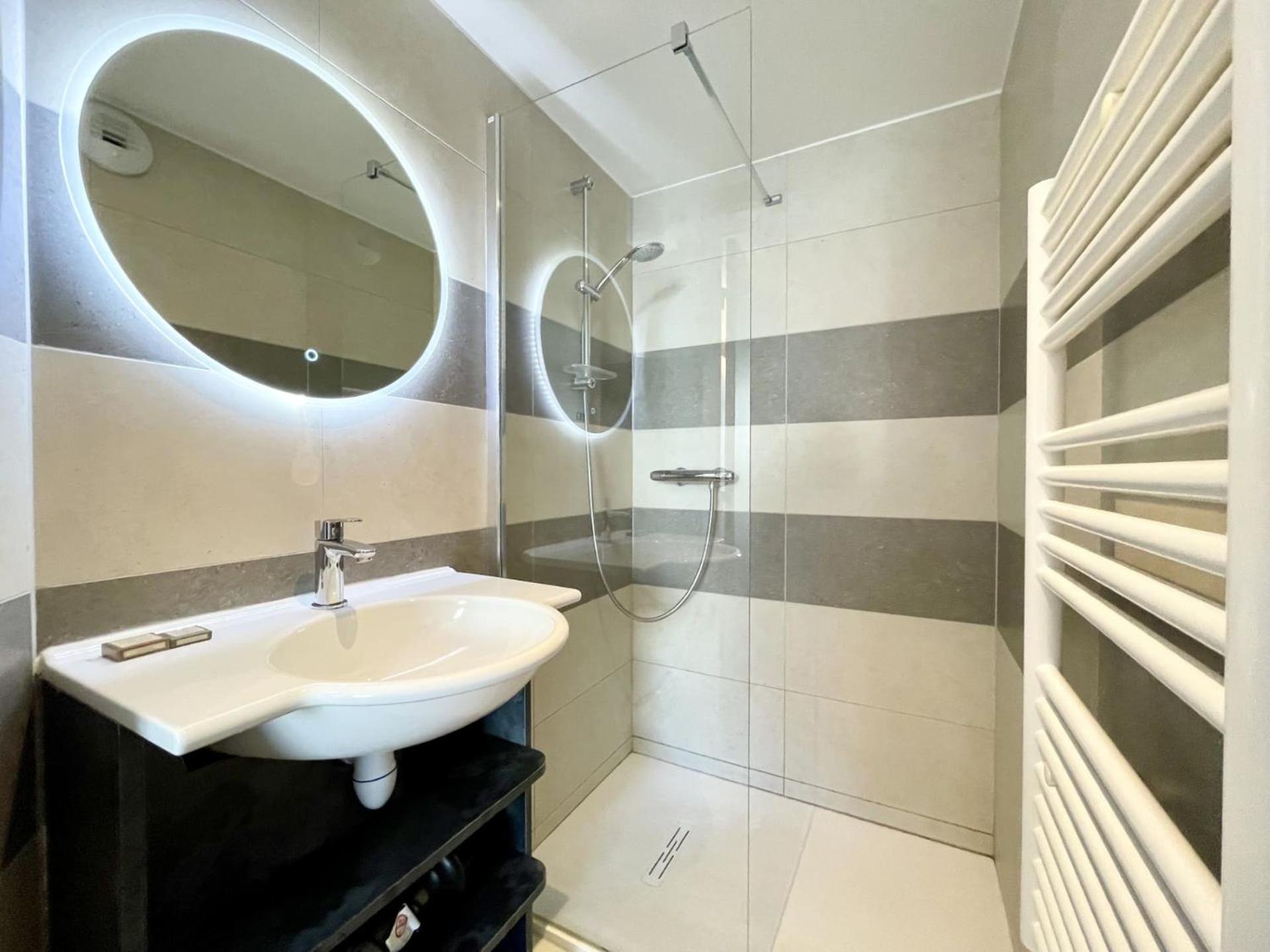 Parisian L Montmartre Apartment Paris