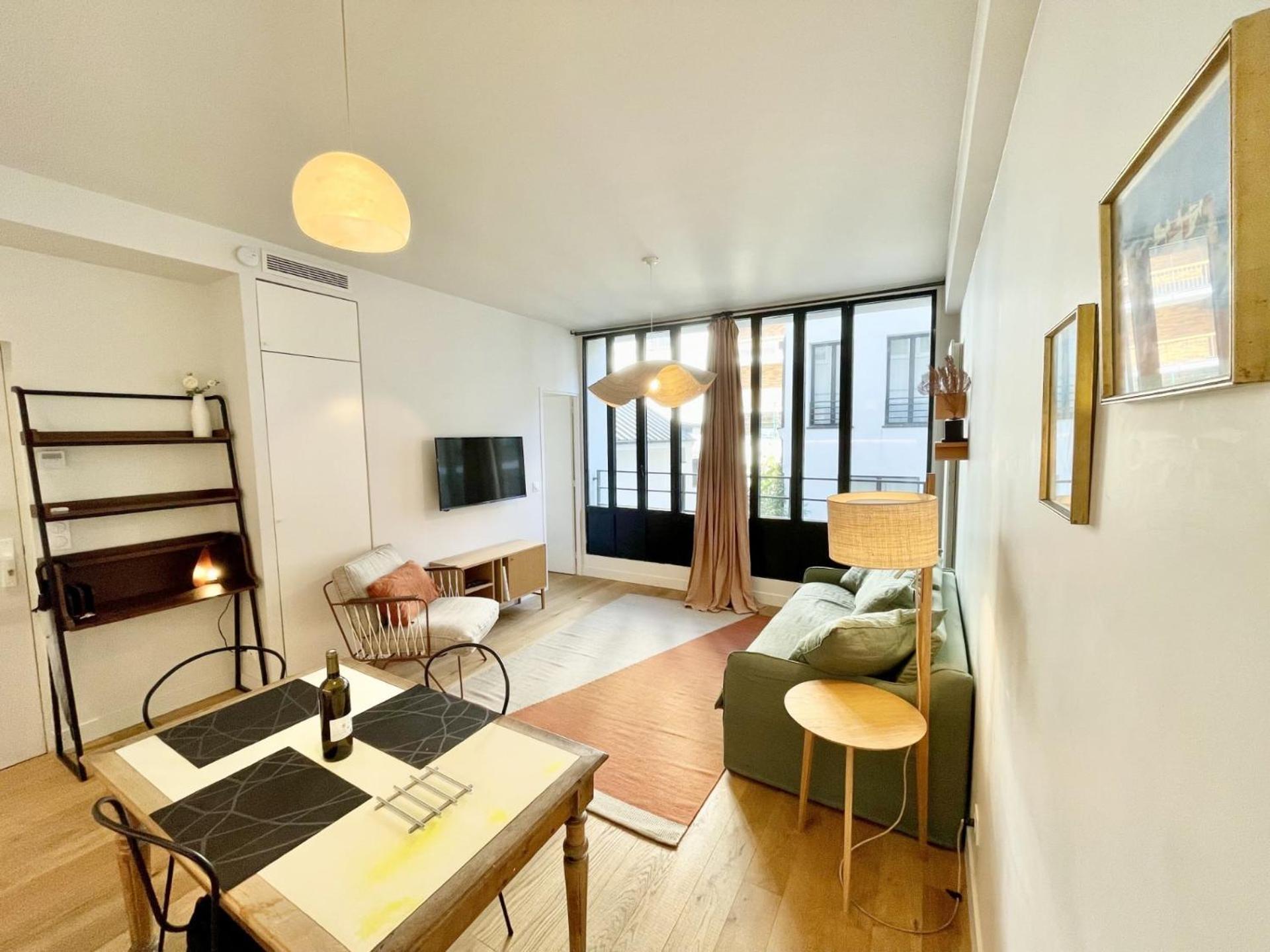 Apartment Parisian L Marais Paris