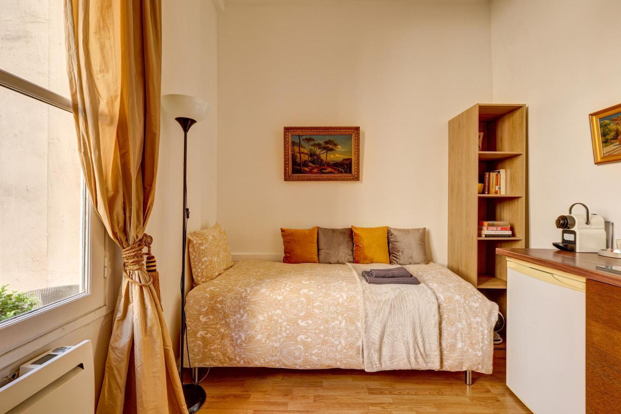Small Luxurious In The Heart Of Saint Germain *