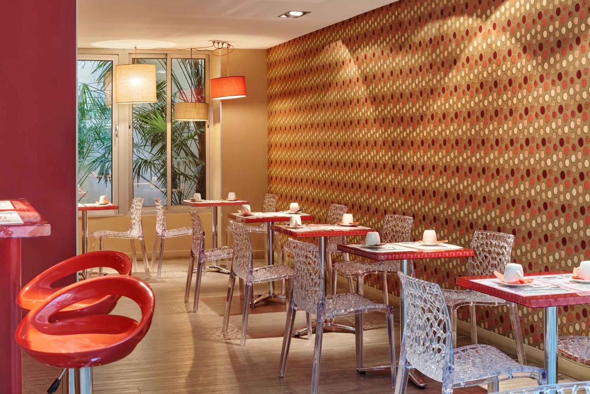 Moulin Plaza By Happyculture