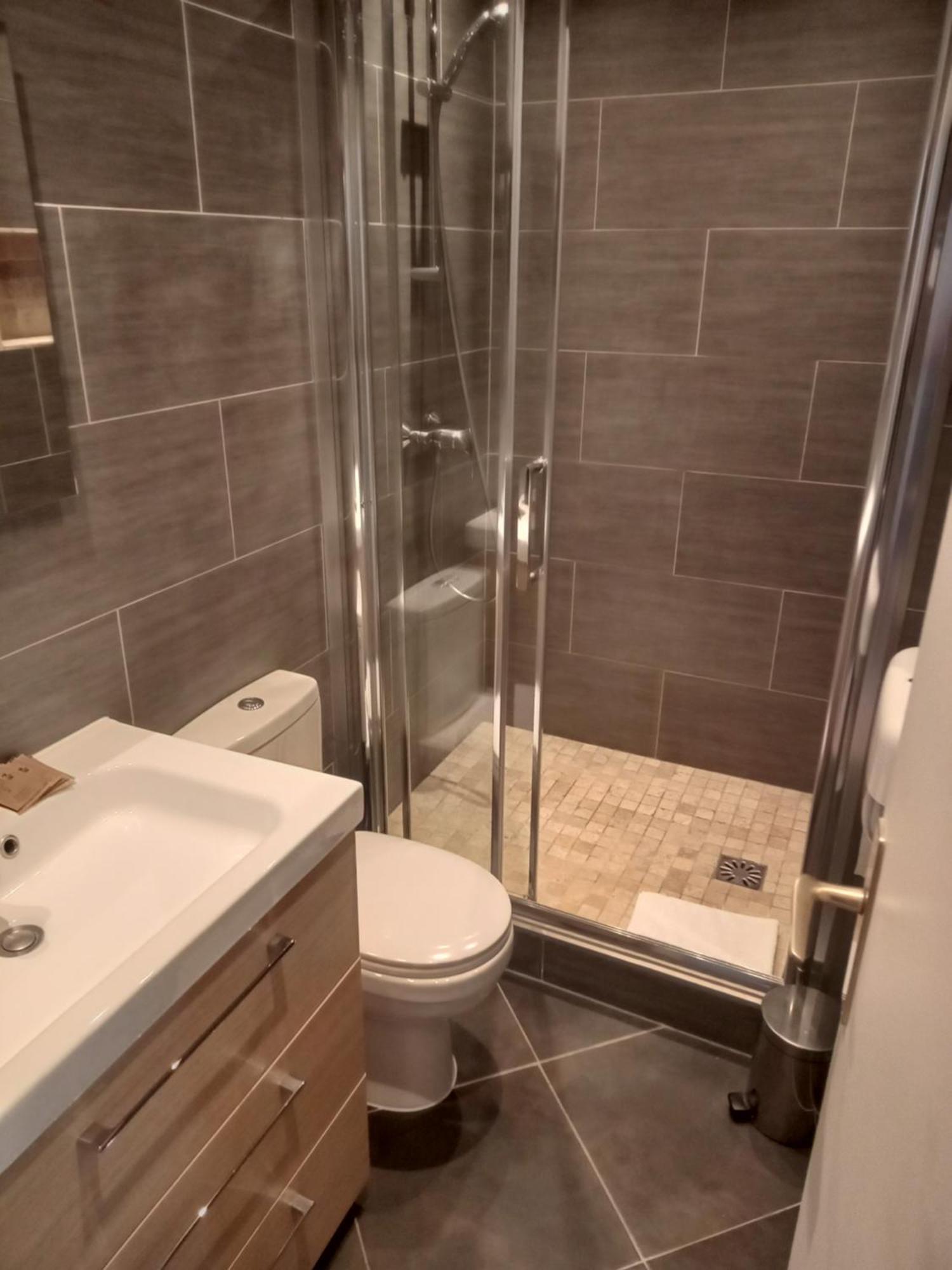 Modern Est Hotel 2*