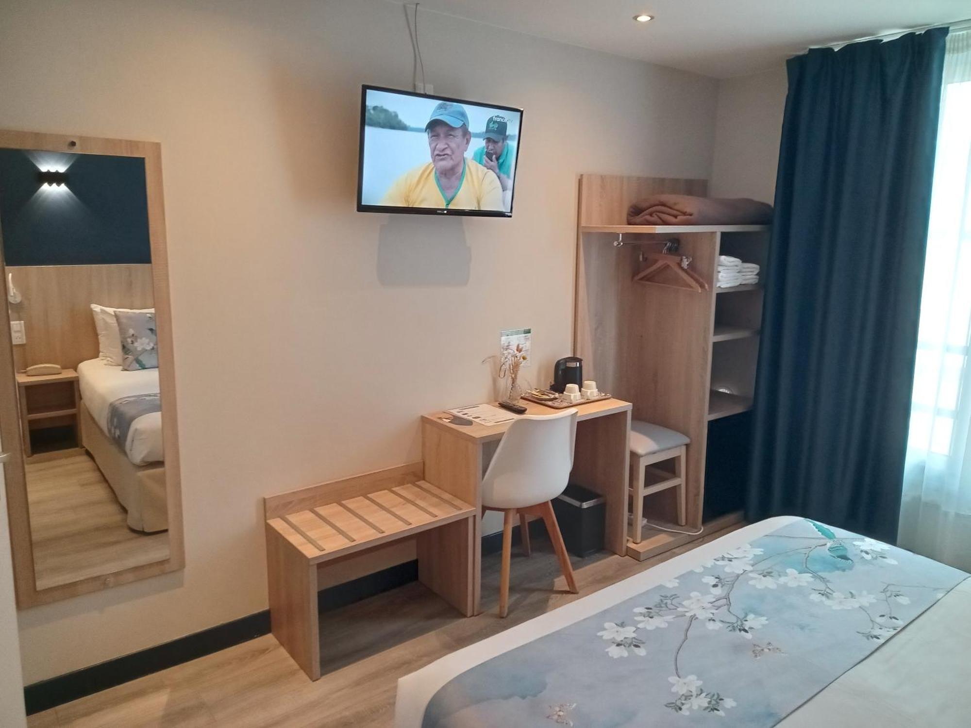 Modern Est Hotel