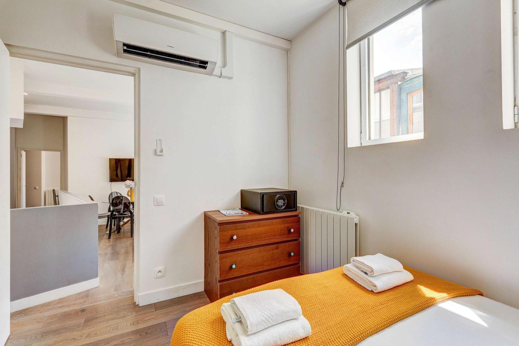 Apartment Montmartre Stylish And Bright 3bd With Terrace Paris