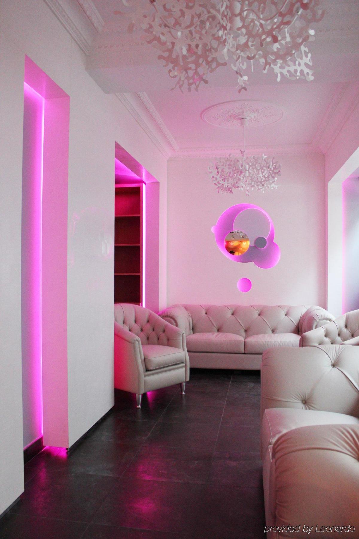 Lumières Montmartre Hotel Paris