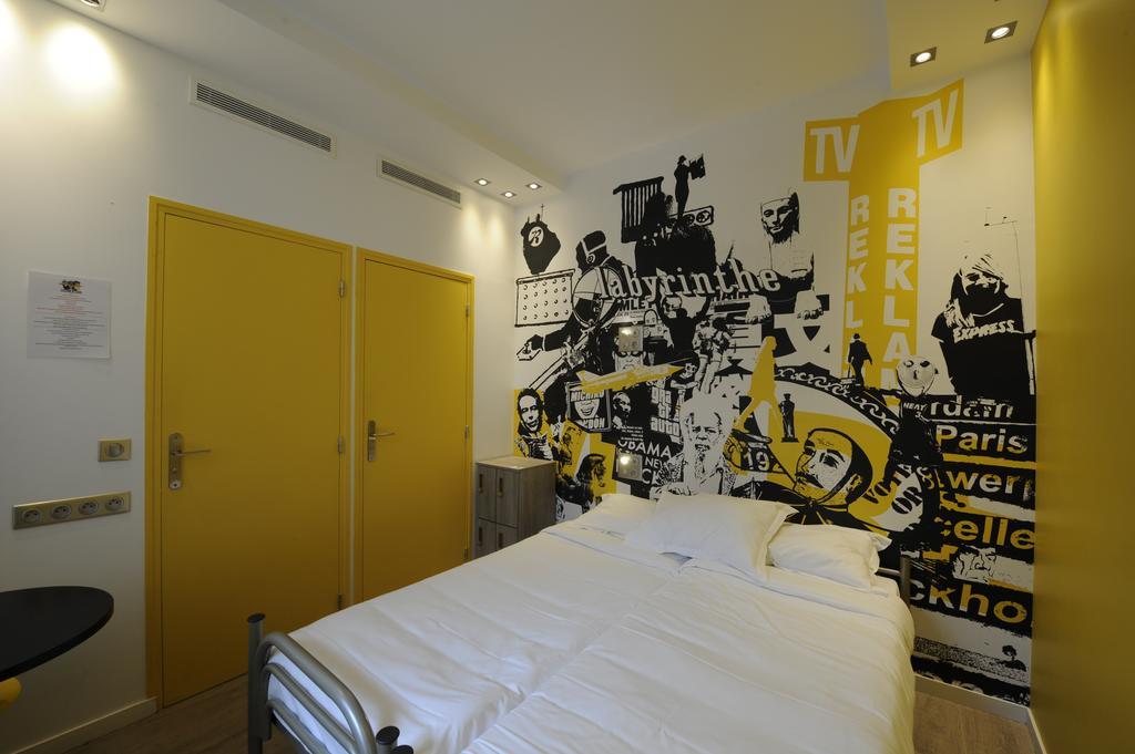 The 3 Ducks Eiffel Tower By Hiphophostels Auberge de jeunesse *
