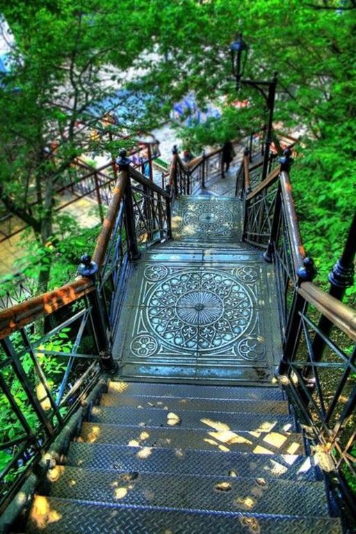 Woodstock Montmartre By Hiphophostels *