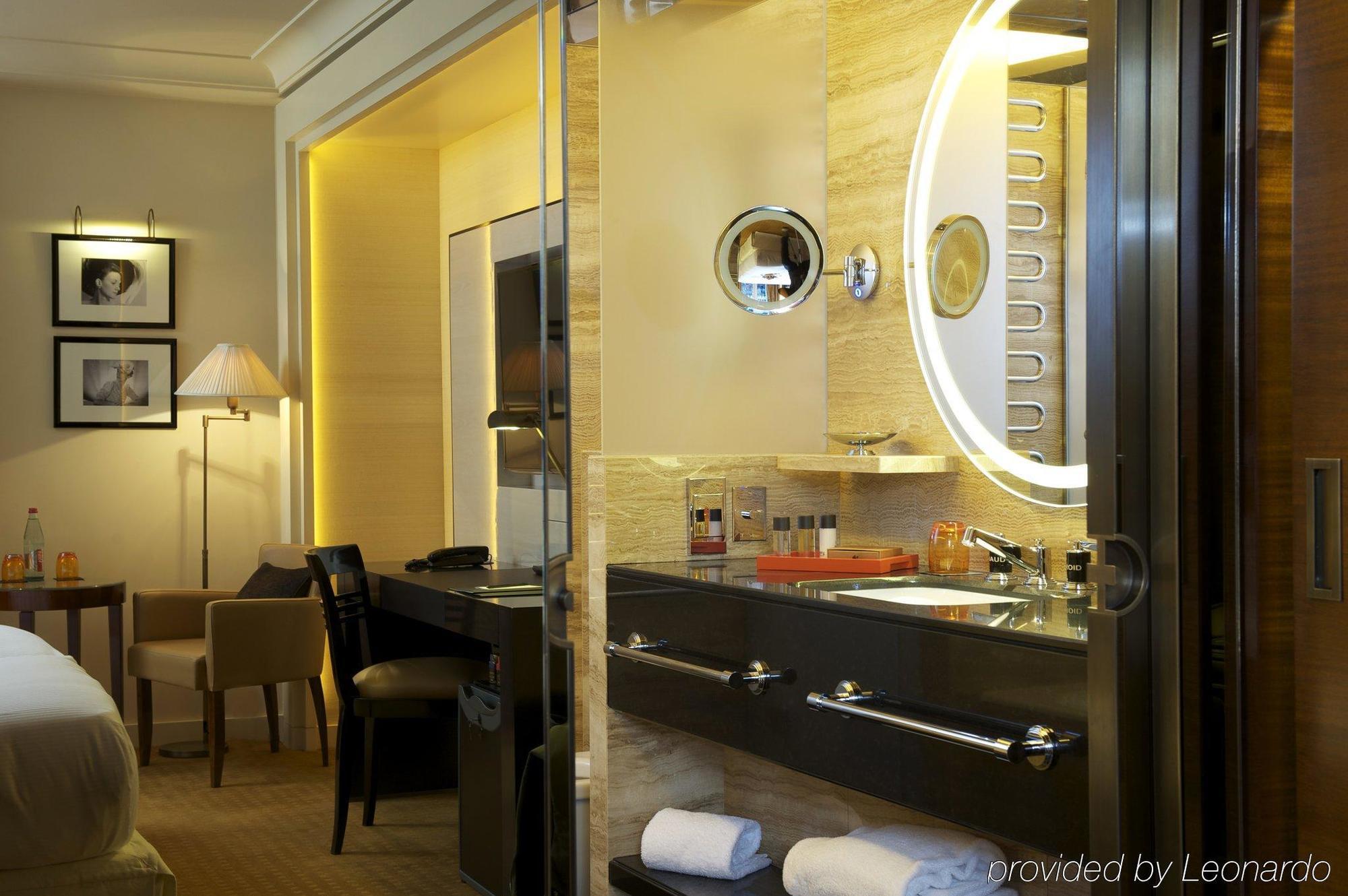 Montaigne Paris