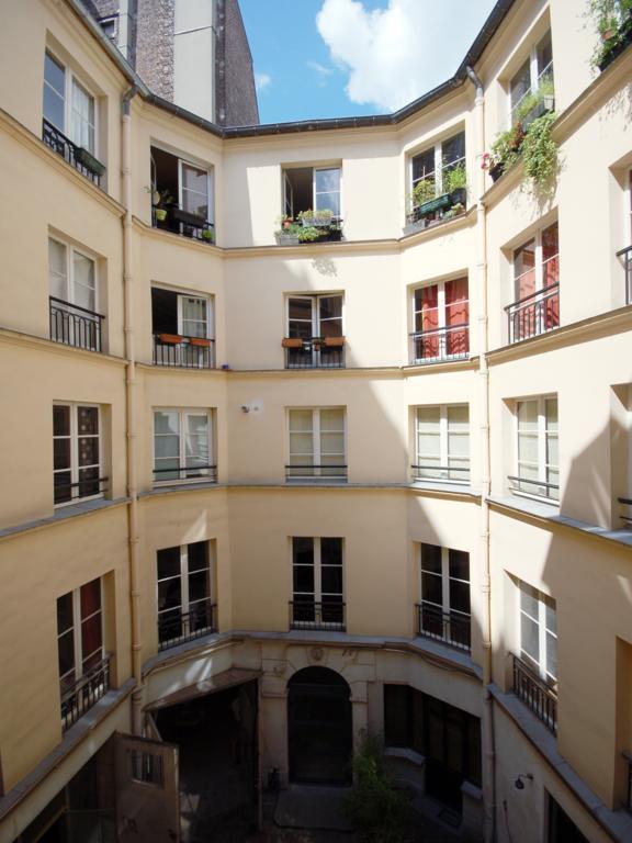 Louvre Apartment *