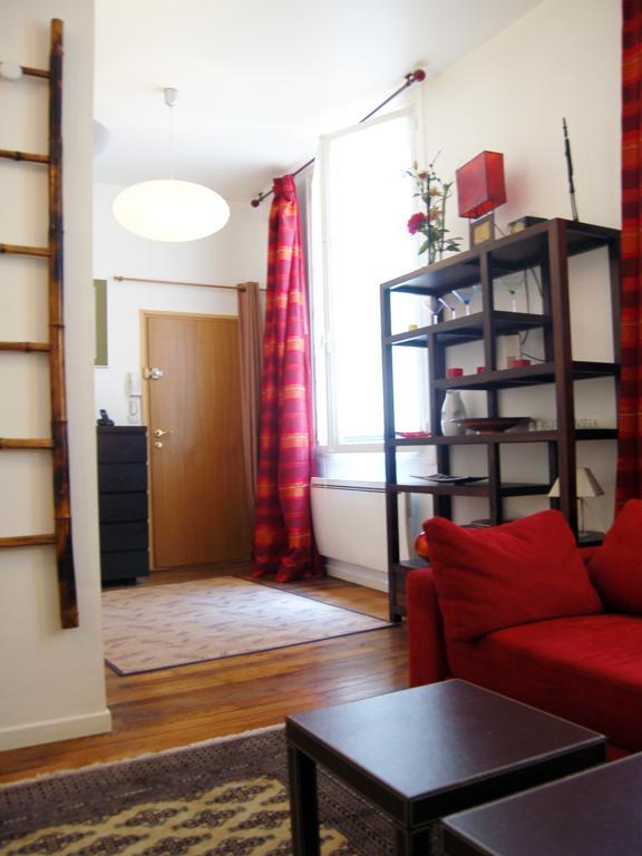 Louvre Apartment *