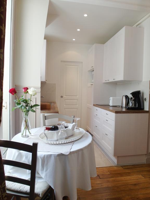 Chambre D Hote : Louvre Elegant Apt Suite Bed & Breakfast