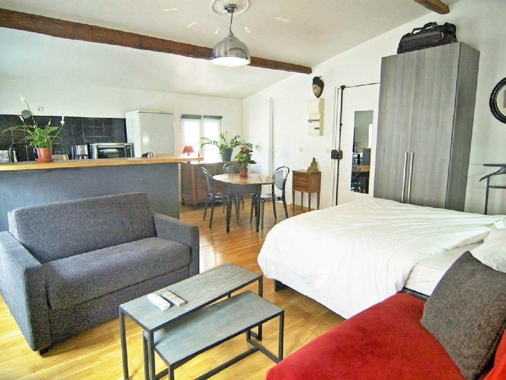 Moulin Rouge Apartment