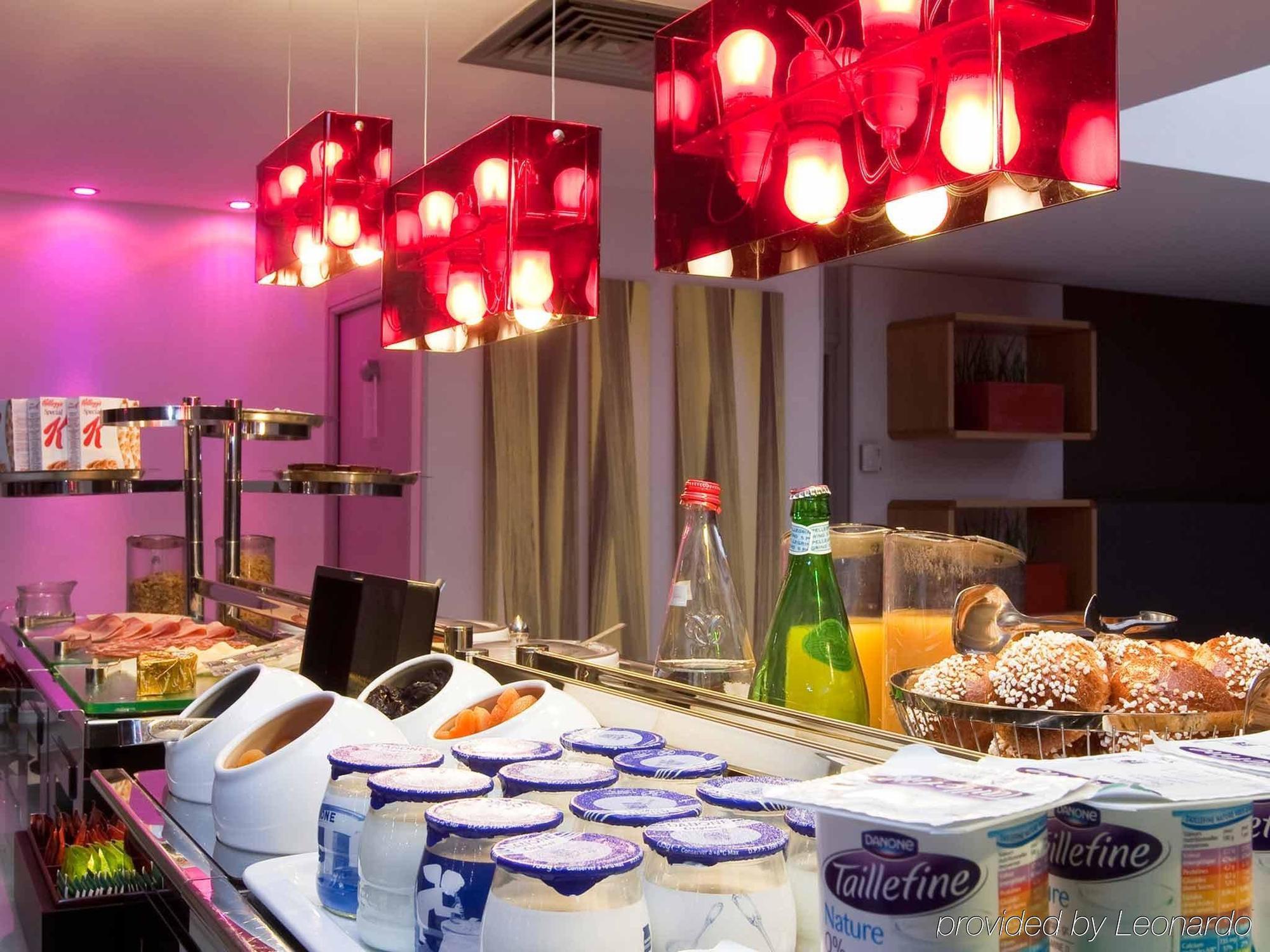 Mercure Arc De Triomphe Wagram Hotel Paris