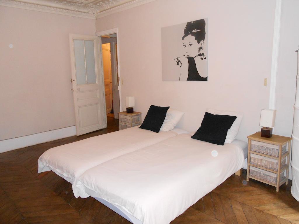 Le Marais Rosiers Paris