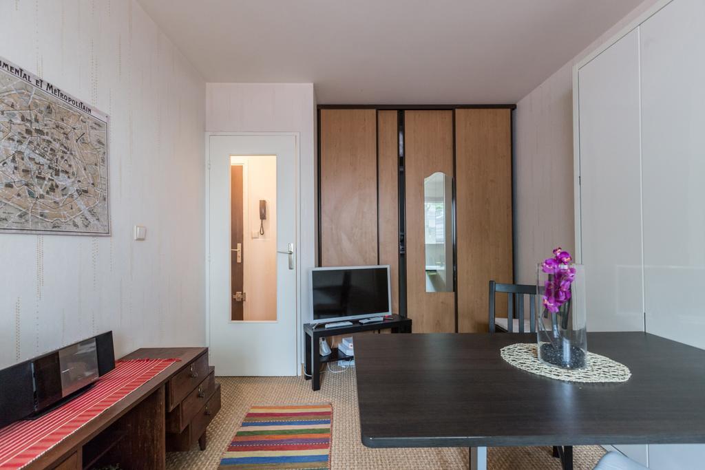 Apartment Studio Buttes Chaumont Paris