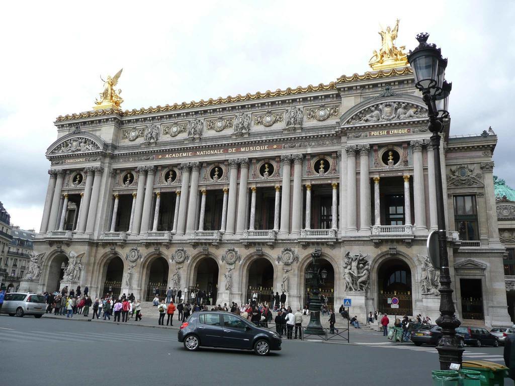 Migny Opera Montmartre Paris