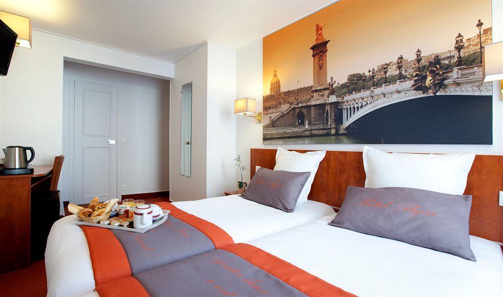 Alyss Saphir Cambronne Eiffel Hotel