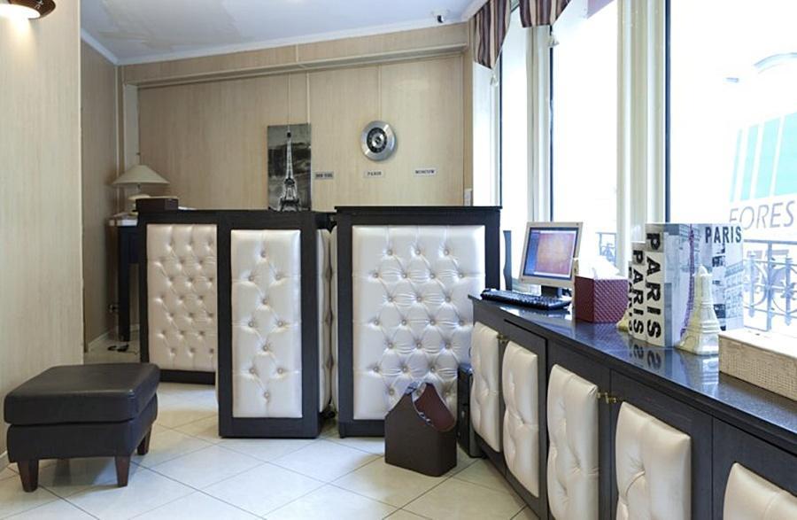 Riviera Hotel
