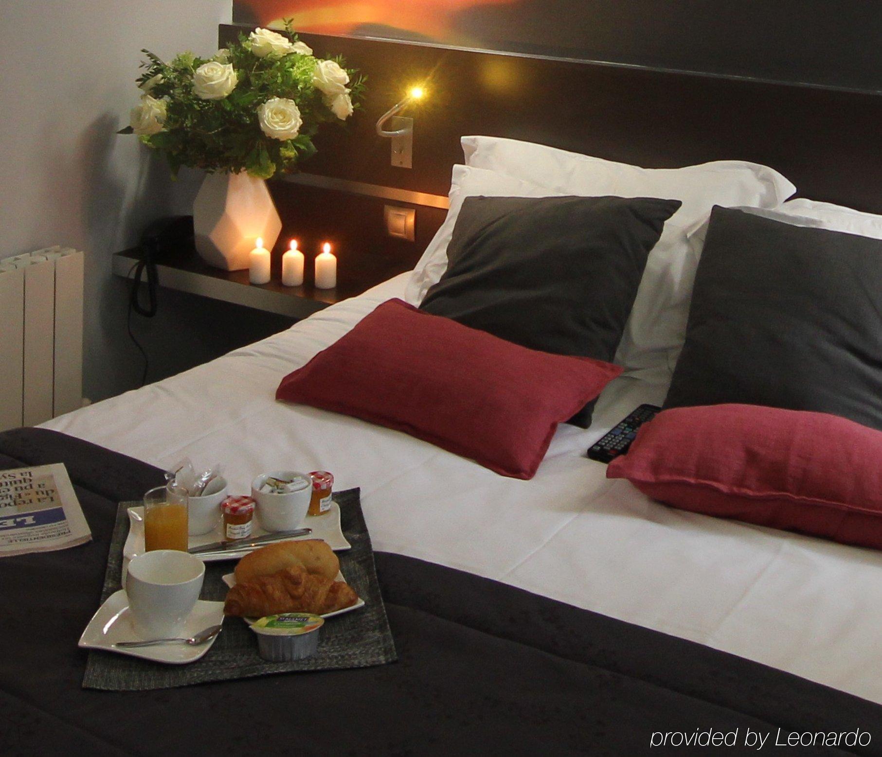 Lumières Montmartre Hotel 3*