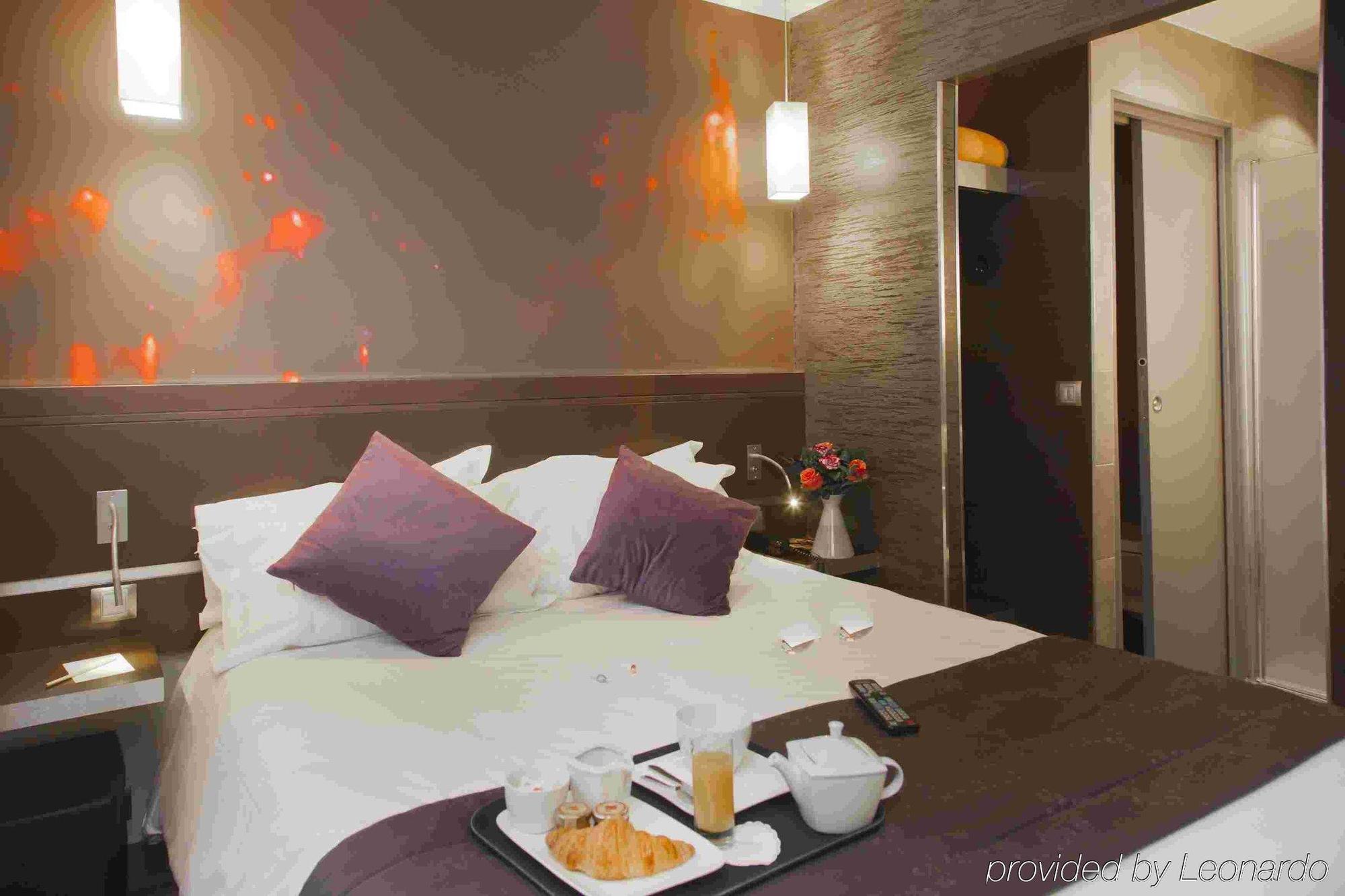 Lumières Montmartre Hotel
