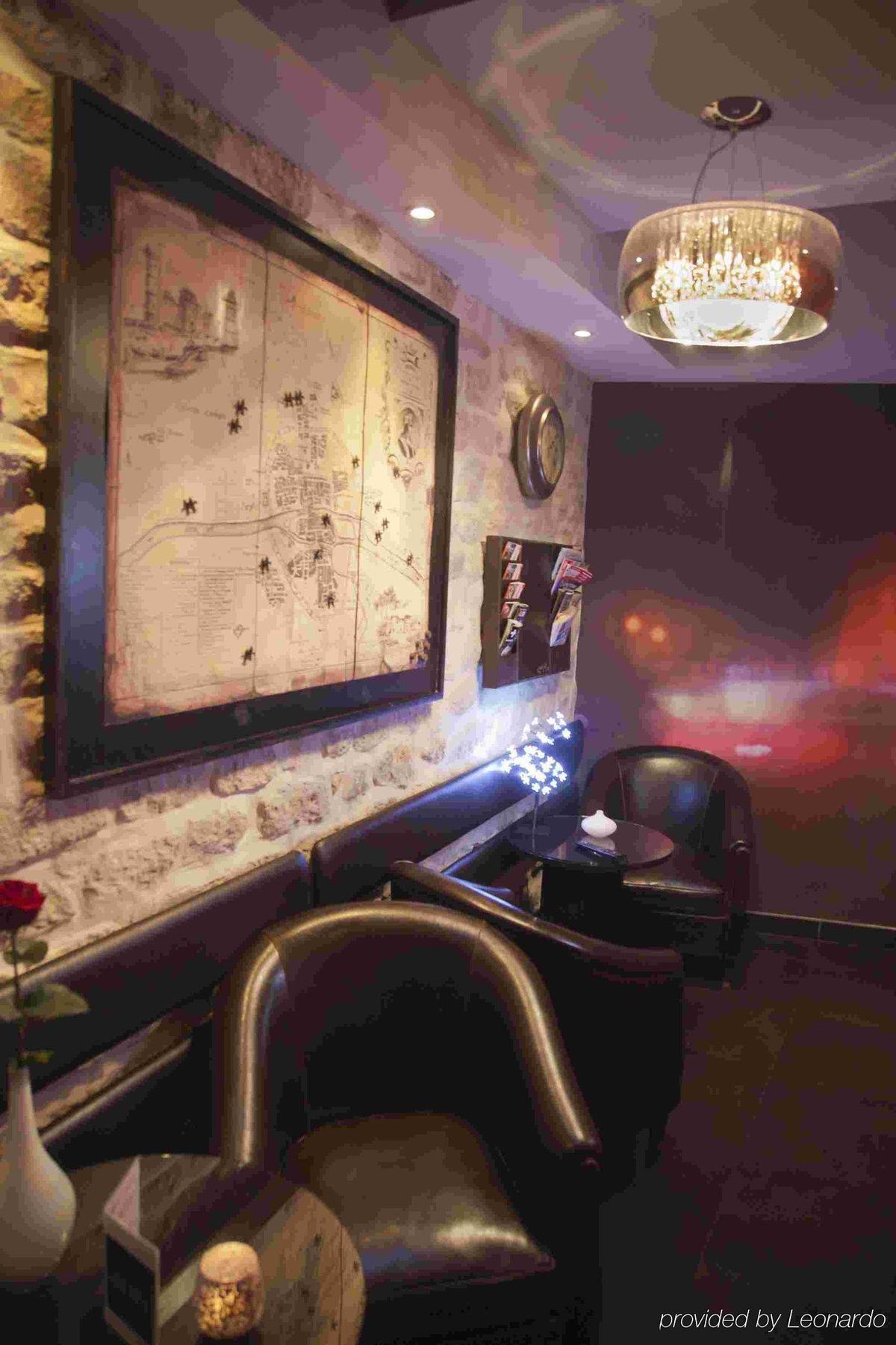 Lumières Montmartre Hotel 3*