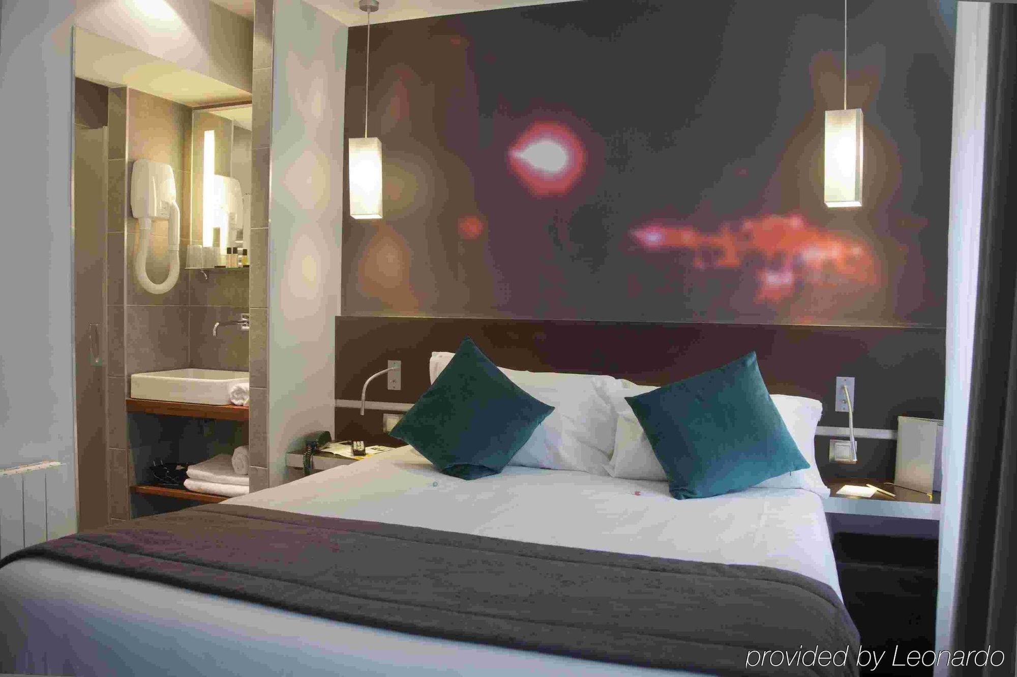 Lumières Montmartre Hotel Paris