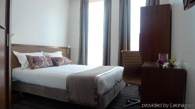 Art Batignolles Hotel 3*