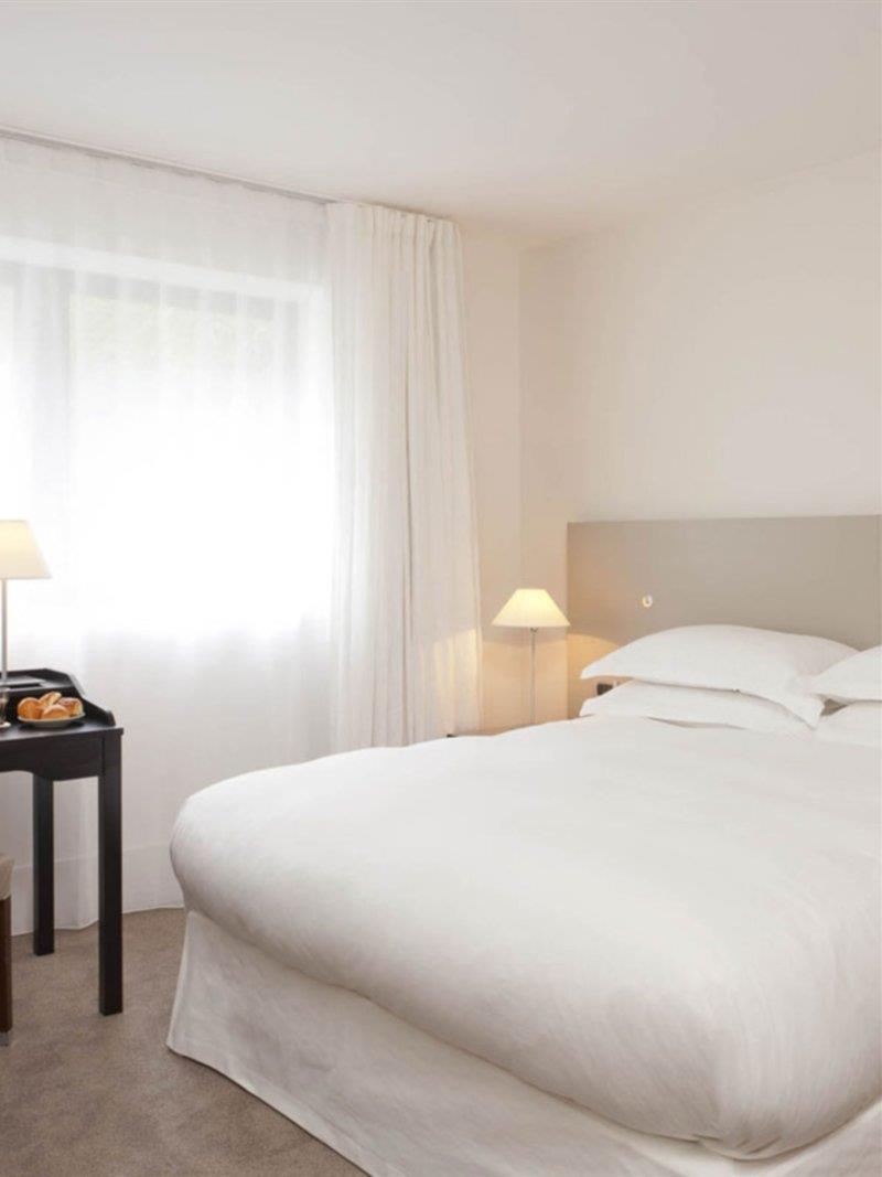 Hotel La Maison Champs Elysees Paris